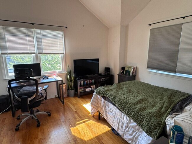 Building Photo - 256 Allston St