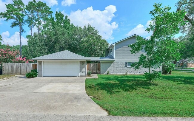 Building Photo - Beautiful two-story home on an oversized c...