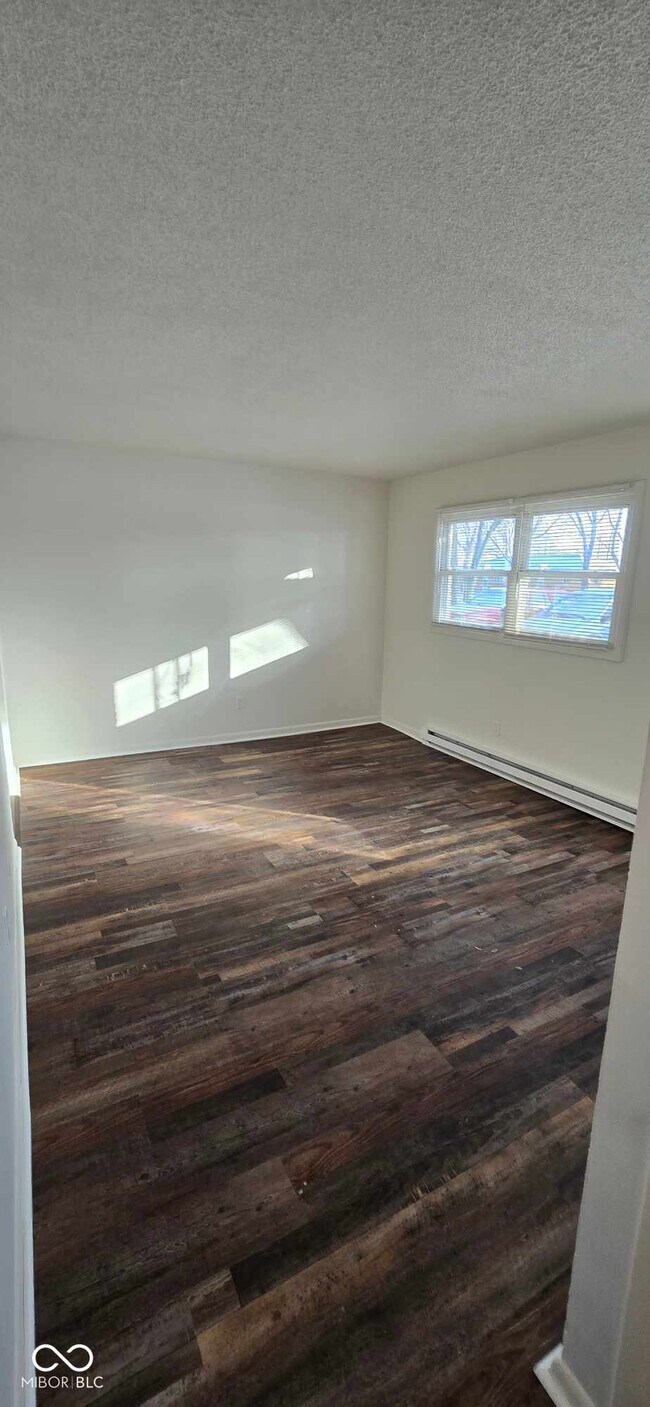 Building Photo - 570 US-52