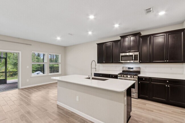 Building Photo - Spacious 3BR/3.5BA Home with Office & Reso...