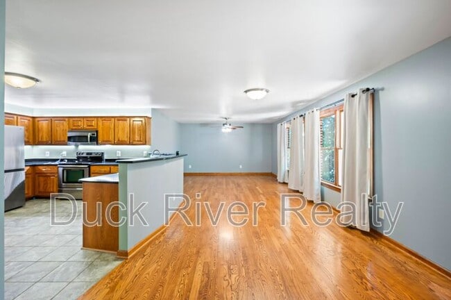 Building Photo - 1963 TN-166