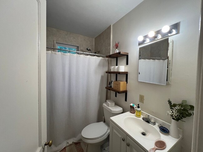 Building Photo - SOUTH DOWNS COTTAGE