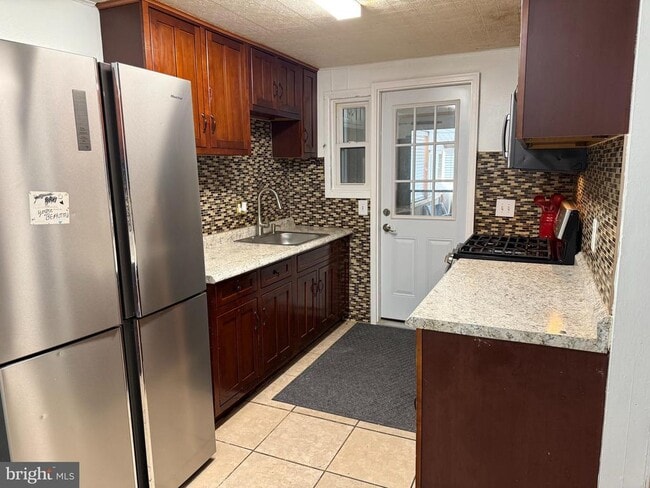 Building Photo - 907 Foxwood Ln