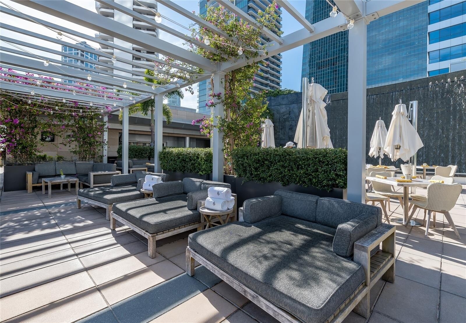 Building Photo - 1425 Brickell Ave