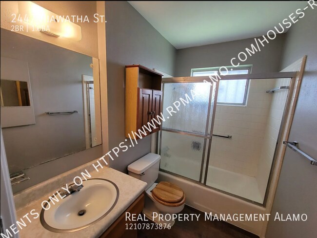Building Photo - 2447 Hiawatha St