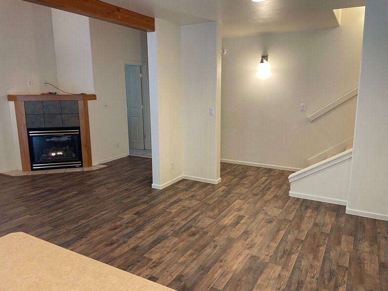 Building Photo - 1755 NE Lotus Dr