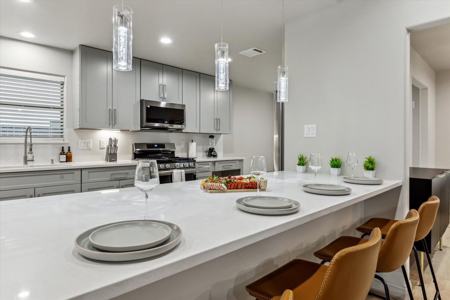 Building Photo - 5615 Cerritos Dr