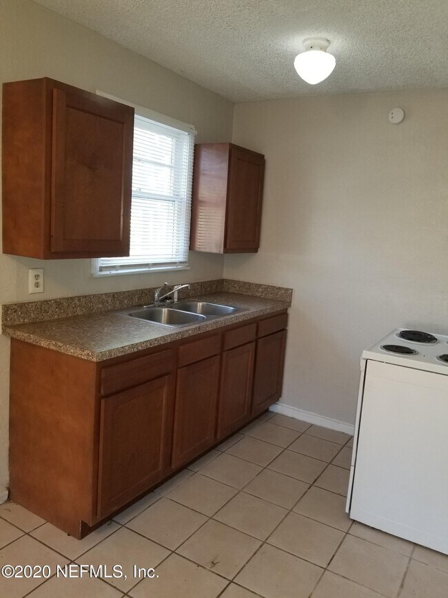 Building Photo - 1901 Pullman Ct