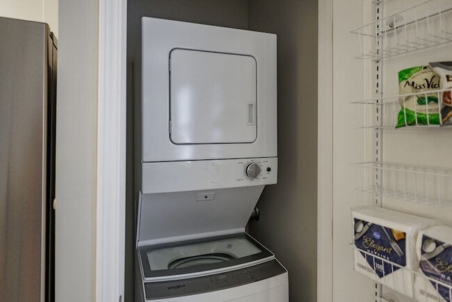 Building Photo - 2165 S Milledge Ave