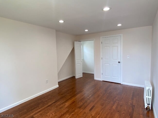 Building Photo - 52 Day St