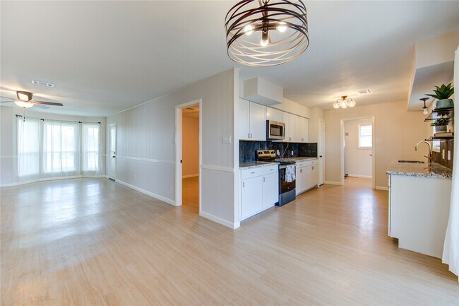 Building Photo - 1120 Mahlmann St