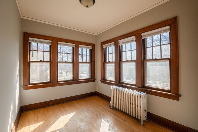 Building Photo - 4202 W Martin Dr