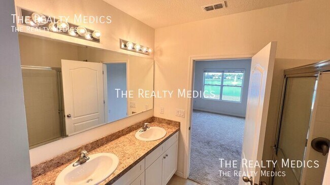 Building Photo - 522 Armoyan Wy