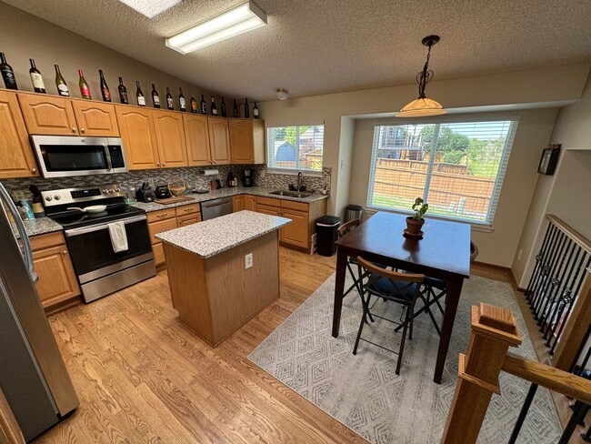 Building Photo - Wonderful Highlands Ranch Location!