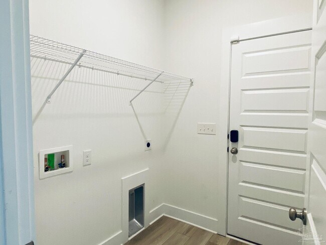 Building Photo - 874 Windhill Dr