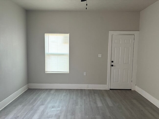 Building Photo - 2015 11th St