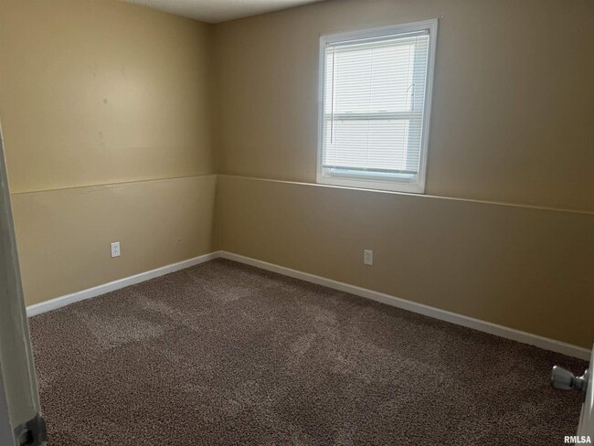 Building Photo - 415 W Cedar Ln Dr