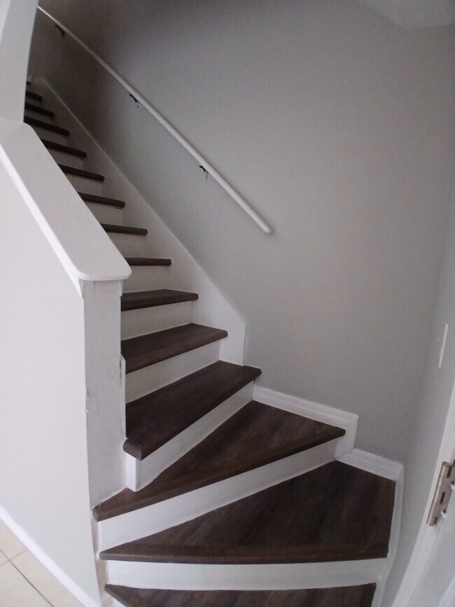 Building Photo - 7454 Wynnewood Square