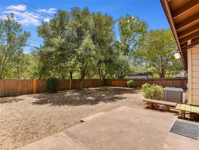 Building Photo - 2103 Falcon Hill Dr