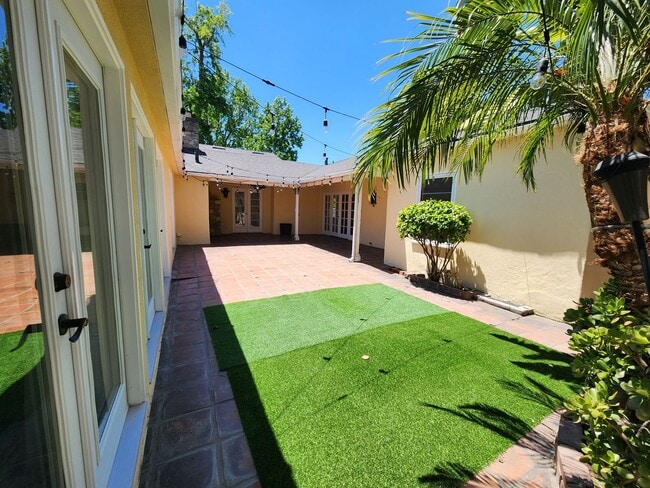 Building Photo - **COMING SOON**!! Gorgeous 3 beds | 4 bath...