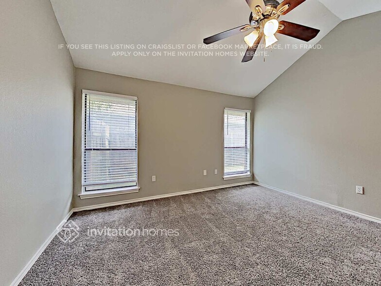 Building Photo - 22 Alamosa Dr
