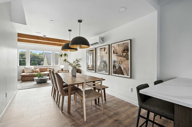 Building Photo - 925 NE 23rd Ave