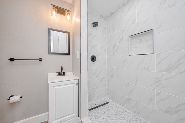 Building Photo - 6715 Victoria St