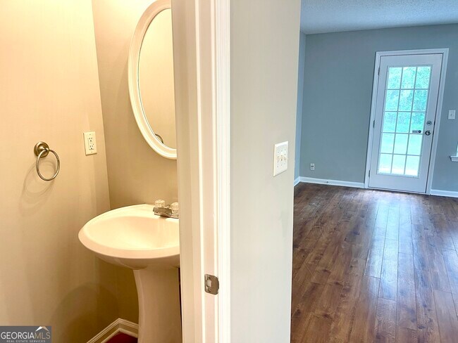 Building Photo - 140 Prattling Ct