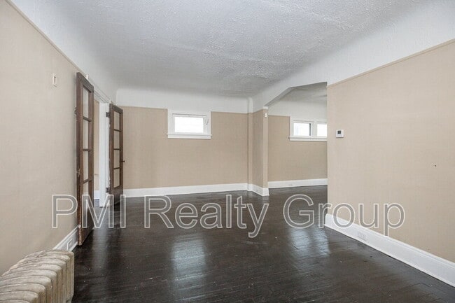 Building Photo - 888 Evangeline Rd