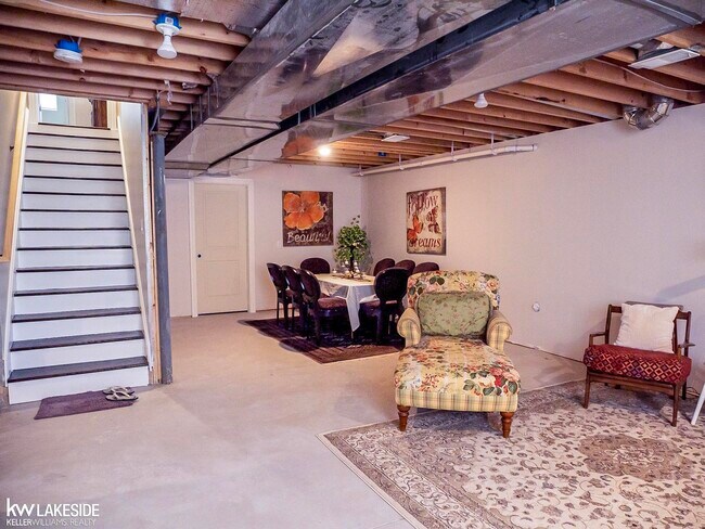 Building Photo - 37440 Curwood Dr