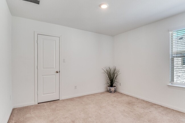 Building Photo - Stunning New 4 Bed, 3 Bath Home in Riverplace Garland – Move-In Ready and Available Now!