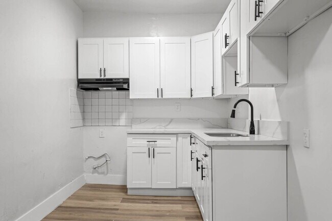 Building Photo - 751 Normandie Ave