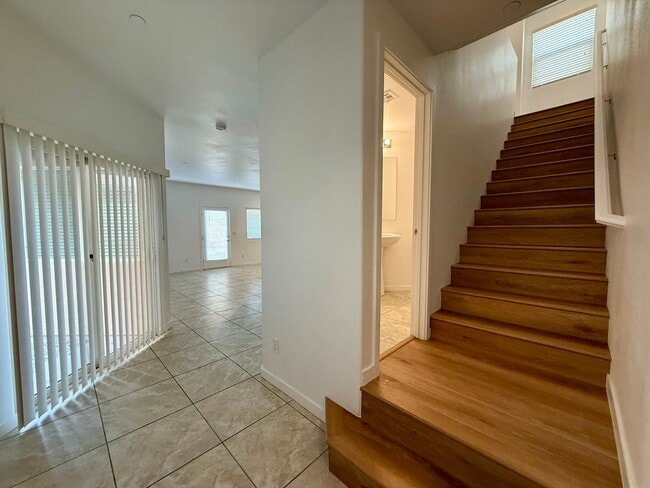 Building Photo - 4 BED, 2.5 BATH, 2 CAR-GARAGE, TWO-STORY, SINGLE FAMILY HOME FOR RENT w/ COMMUNITY POOL & SPA