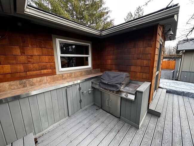 Building Photo - 4 Bed, 3 Bath Home in Hailey, Idaho with Beautiful Mountain Views