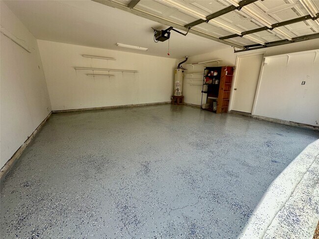 Building Photo - 2711 Colony Dr
