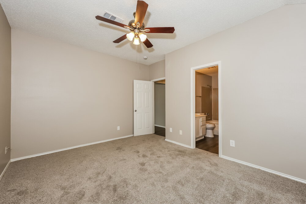 Building Photo - 1433 Spicewood Dr