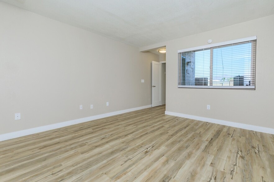 Building Photo - Sand Pebble