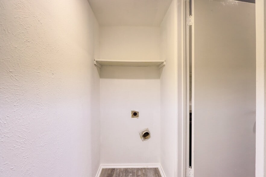 Building Photo - 6028 Dooley Dr