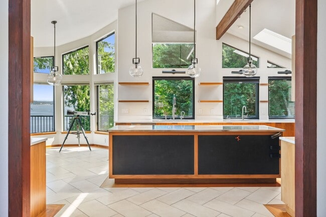Building Photo - Stunning 3,146 Sq. Ft. Olympia Waterfront ...