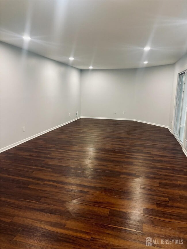 Building Photo - 1 Upperbrook Ct