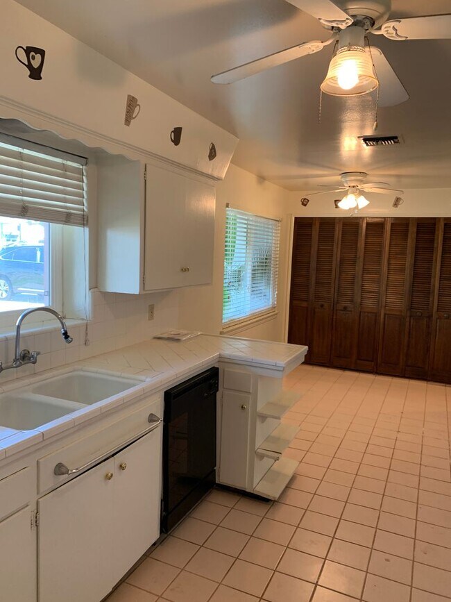 Building Photo - Contemporary Home with a pool near Bullard High School Fresno, CA