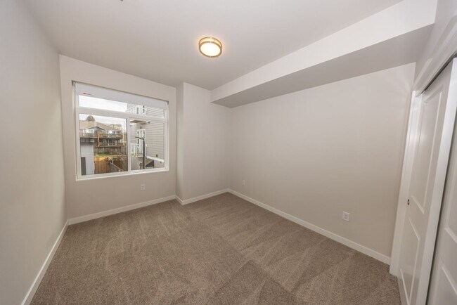 Building Photo - Brand New! - 2 Bedr in Gated Community - 4 WEEKS FREE - Free xfinity