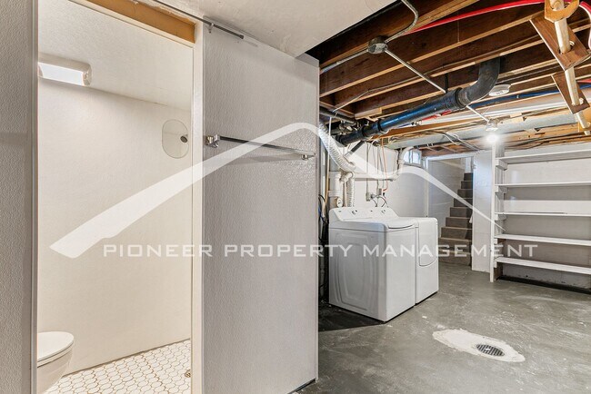 Building Photo - Cozy House with Central A/C and Fenced Back Yard