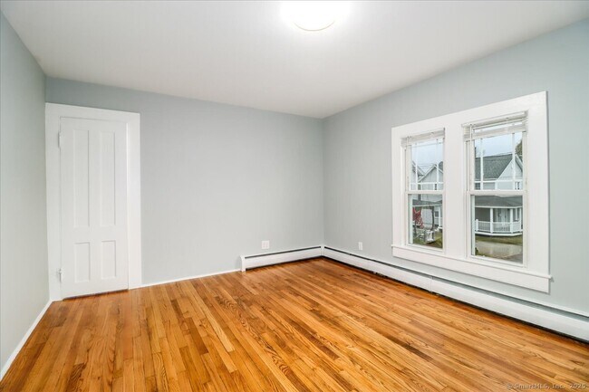 Building Photo - 9 Nicholas Square