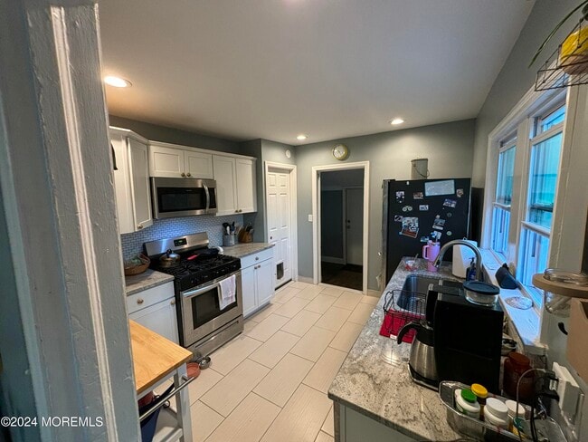 Building Photo - 1212 10th Ave