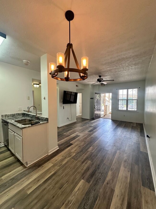 Building Photo - 2BR/2BA Updated Condo in Prospect Glen Vil...