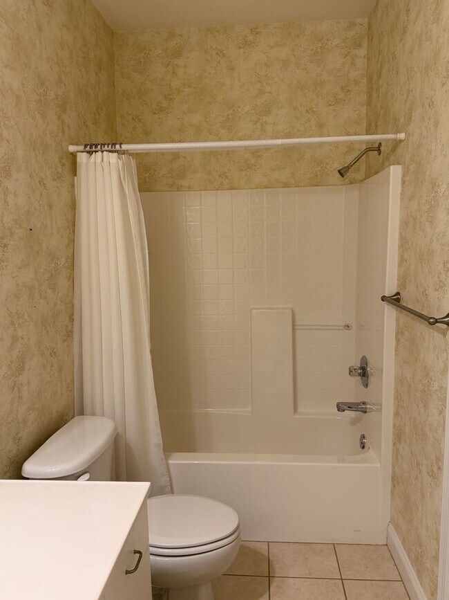Building Photo - Chelsea Park - One Level 2 Bedroom on a Cu...