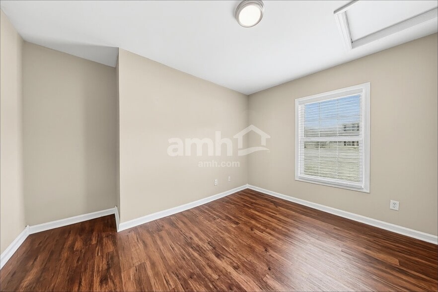 Building Photo - 61 Wintergreen Dr