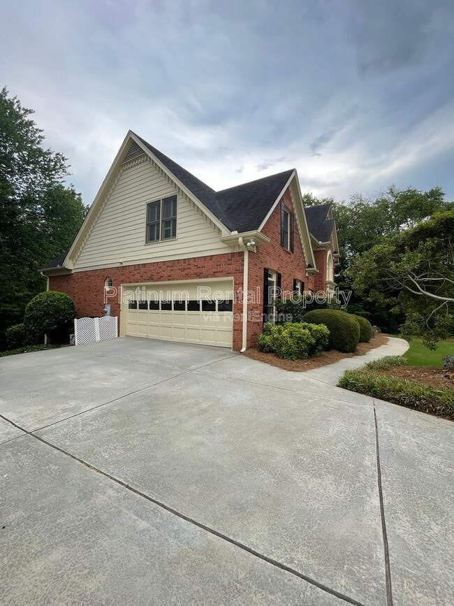 Building Photo - 870 Ingleside Dr