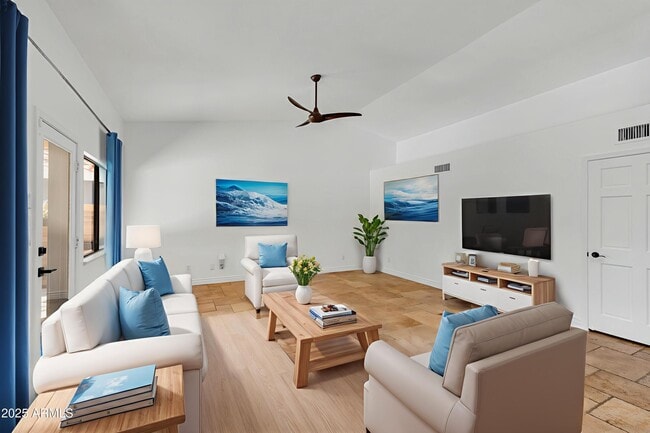 Building Photo - 5903 E Paradise Ln